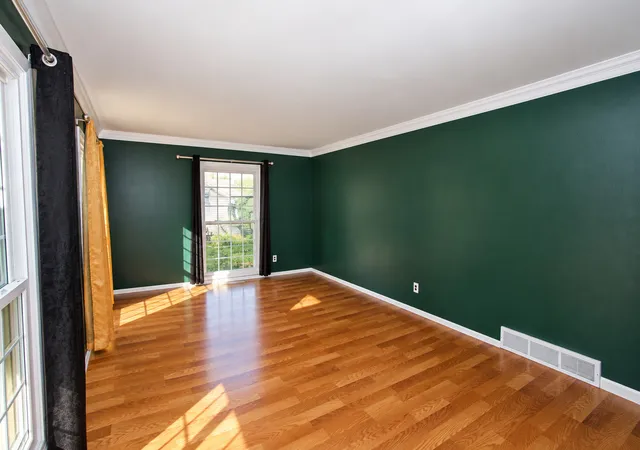 Photo 3 of Single family home for sale at 624 Green Oaks Dr, Crystal Lake, IL 60014 | MLS# 12781397 | Listing updated on 2026-10-22