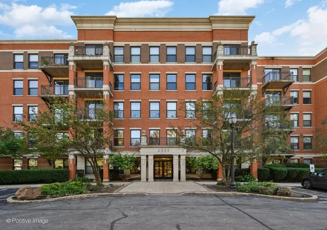 Condo for sale at 2335 W Belle Plaine Ave #209, Chicago, IL 60618 | MLS# 12781405