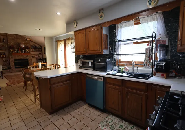 Photo 4 of Single family home for sale at 2166 Jordan Ln, Elgin, IL 60123 | MLS# 12781420 | Listing updated on 2026-10-09