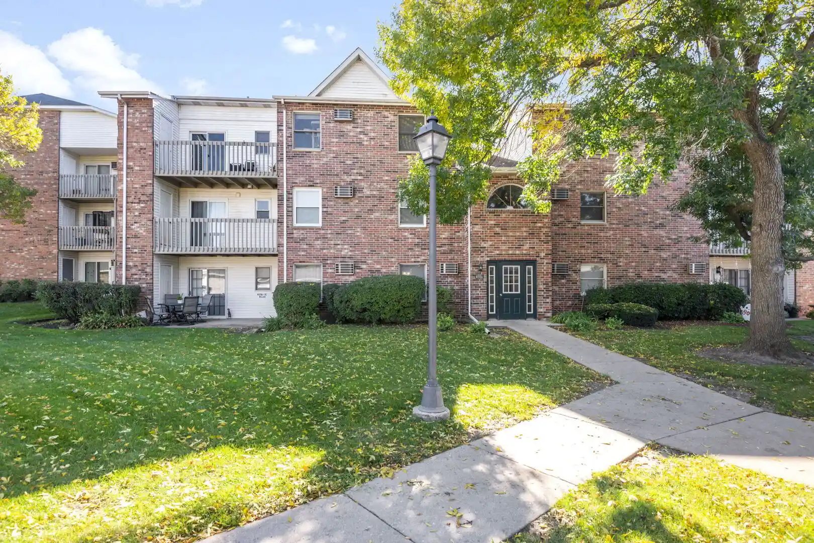 Listing Photo 2 - Condo for sale in 4316 W Shamrock Ln located at 4316 W Shamrock Ln, Mchenry, IL 60050 - Unit #1C
