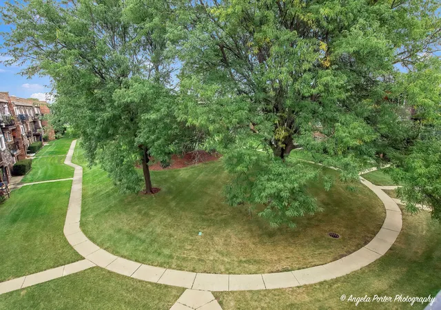 Photo 1 of Condo for sale at 9402 Bay Colony Dr #3W, Des Plaines, IL 60016 | MLS# 12781432 | Listing updated on 2026-10-09