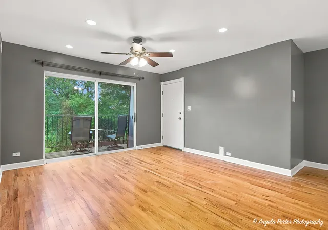 Photo 4 of Condo for sale at 9402 Bay Colony Dr #3W, Des Plaines, IL 60016 | MLS# 12781432 | Listing updated on 2026-10-09