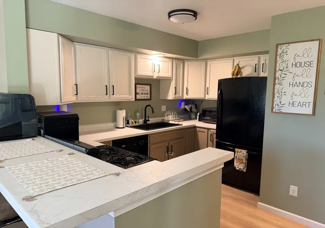 Listing Photo 5 - Condo for sale in building located at 213 Oakwood Ave, Oglesby, IL 61348 - Unit #B