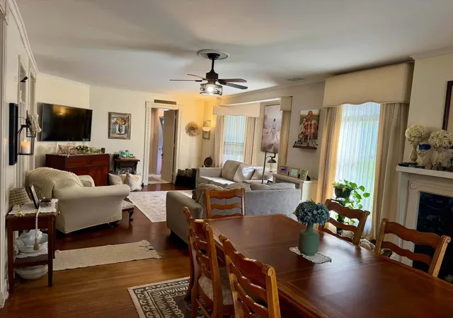 Photo 3 of Single family home for sale at 1637 York St, Quincy, IL 62301 | MLS# 12781444 | Listing updated on 2026-10-09