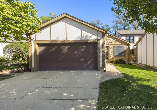 Photo 1 of Townhouse for sale at 913 Wheaton Oaks Dr, Wheaton, IL 60187 | MLS# 12781450 | Listing updated on 2026-10-22