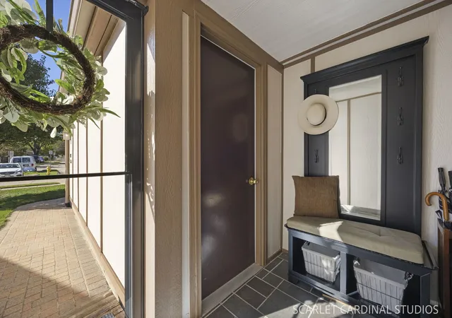 Photo 2 of Townhouse for sale at 913 Wheaton Oaks Dr, Wheaton, IL 60187 | MLS# 12781450 | Listing updated on 2026-10-22