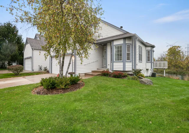 Photo 2 of Townhouse for sale at 1418 Garnet Ct, Gurnee, IL 60031 | MLS# 12781468 | Listing updated on 2026-10-20