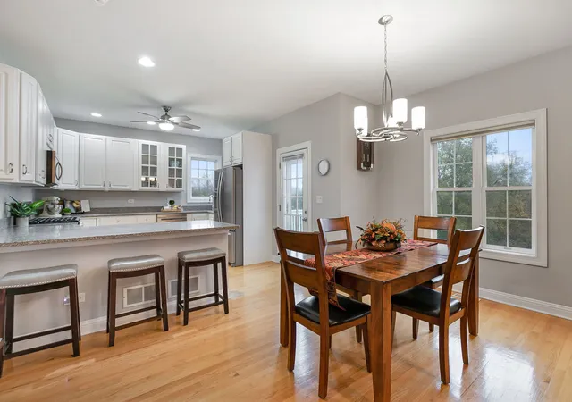 Photo 3 of Townhouse for sale at 1418 Garnet Ct, Gurnee, IL 60031 | MLS# 12781468 | Listing updated on 2026-10-20