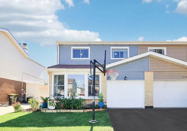 Townhouse for sale at 9041 W Oaks Ave, Des Plaines, IL 60016 | MLS# 12781483