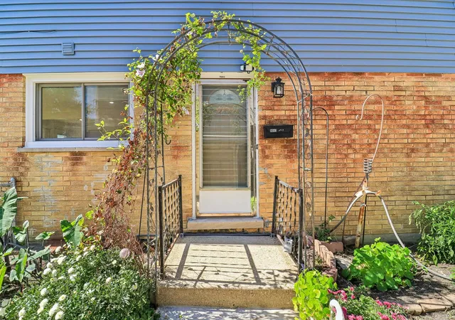 Photo 3 of Townhouse for sale at 9041 W Oaks Ave, Des Plaines, IL 60016 | MLS# 12781483 | Listing updated on 2026-10-09