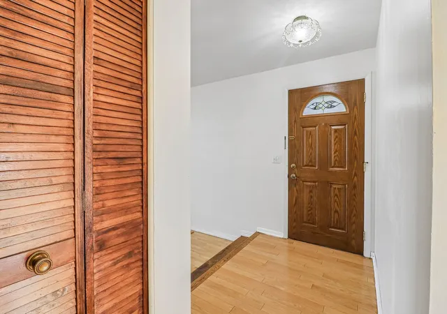 Photo 4 of Townhouse for sale at 9041 W Oaks Ave, Des Plaines, IL 60016 | MLS# 12781483 | Listing updated on 2026-10-09