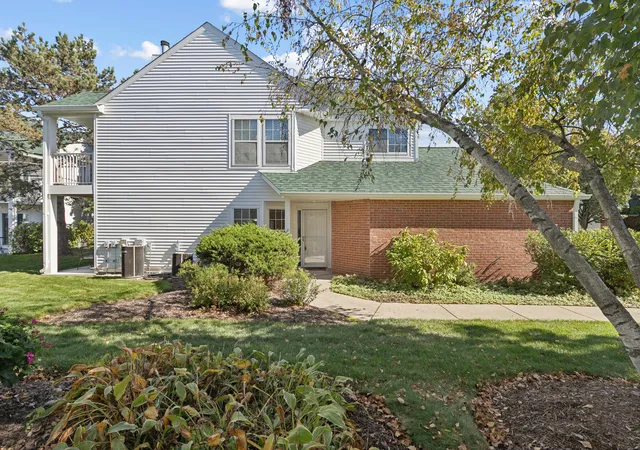 Photo 1 of Townhouse for sale at 110 Hemstead St, Lake Bluff, IL 60044 | MLS# 12781484 | Listing updated on 2026-10-22