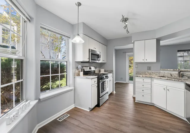 Photo 3 of Townhouse for sale at 110 Hemstead St, Lake Bluff, IL 60044 | MLS# 12781484 | Listing updated on 2026-10-22