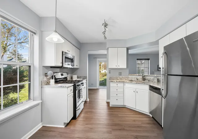 Photo 3 of Townhouse for sale at 110 Hemstead St, Lake Bluff, IL 60044 | MLS# 12781484 | Listing updated on 2026-10-22