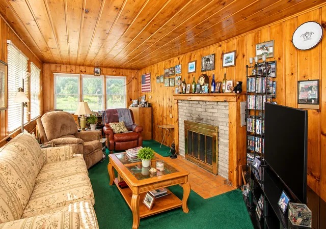 Photo 2 of Single family home for sale at 3017 Country Clb Rd, Woodstock, IL 60098 | MLS# 12781485 | Listing updated on 2026-10-28