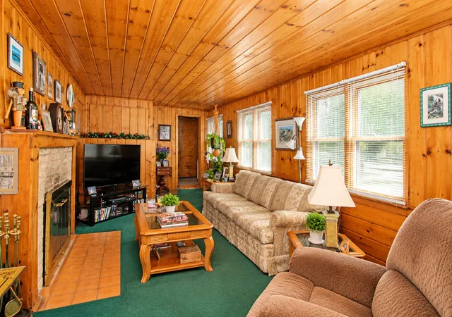 Photo 3 of Single family home for sale at 3017 Country Clb Rd, Woodstock, IL 60098 | MLS# 12781485 | Listing updated on 2026-10-28