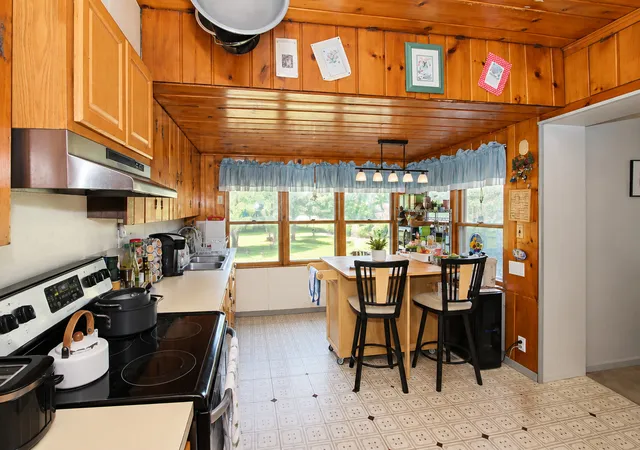Photo 3 of Single family home for sale at 3017 Country Clb Rd, Woodstock, IL 60098 | MLS# 12781485 | Listing updated on 2026-10-28
