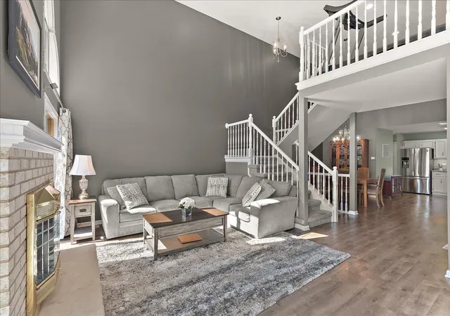 Photo 4 of Townhouse for sale at 7947 Richardson Ln, Tinley Park, IL 60487 | MLS# 12781492 | Listing updated on 2026-10-10