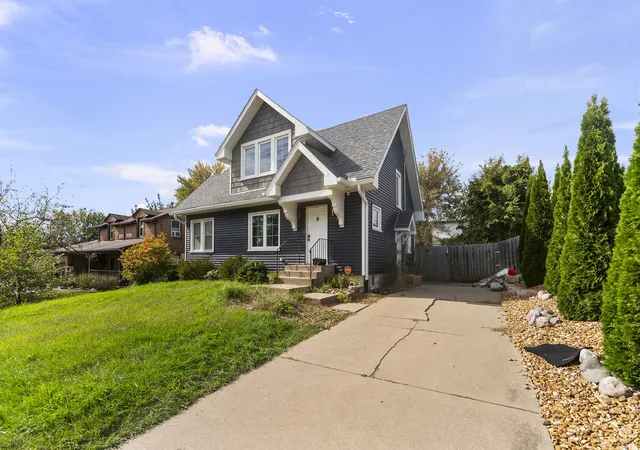 Photo 2 of Single family home for sale at 1718 Spring St, Davenport, IA 52803 | MLS# 12781502 | Listing updated on 2026-10-22