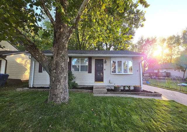 Single family home for sale at 2015 Valley Dr, Davenport, IA 52806 | MLS# 12781530