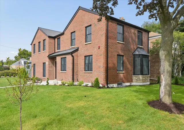 Photo 2 of Single family home for sale at 3810 W N Shore Ave, Lincolnwood, IL 60712 | MLS# 12781541 | Listing updated on 2026-10-09