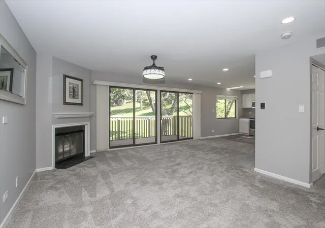 Listing Photo 2 - Condo for sale in building located at 746b Oak Hl Rd, Lake Barrington, IL 60010 - Unit #C485SFR