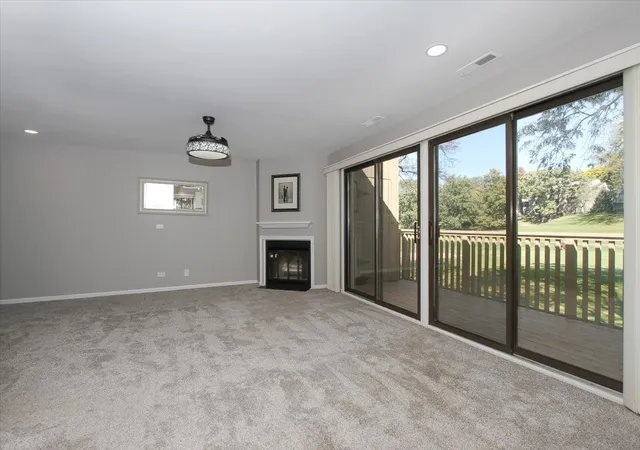 Listing Photo 5 - Condo for sale in building located at 746b Oak Hl Rd, Lake Barrington, IL 60010 - Unit #C485SFR
