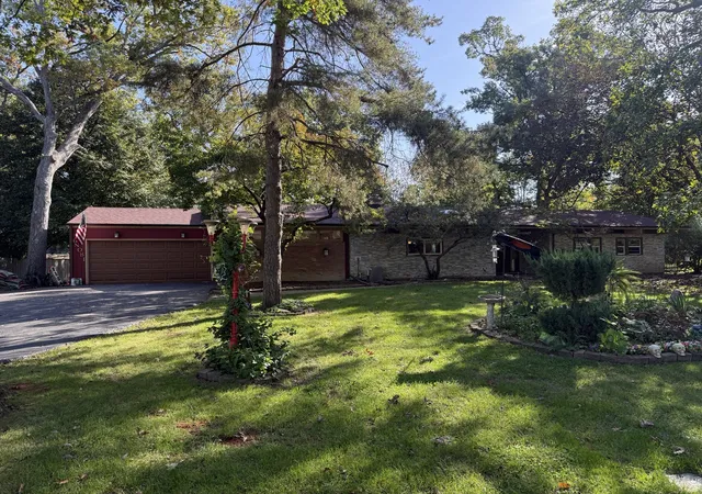 Photo 1 of Single family home for sale at 6n081 Hillcrest Dr, Medinah, IL 60157 | MLS# 12781550 | Listing updated on 2026-10-09