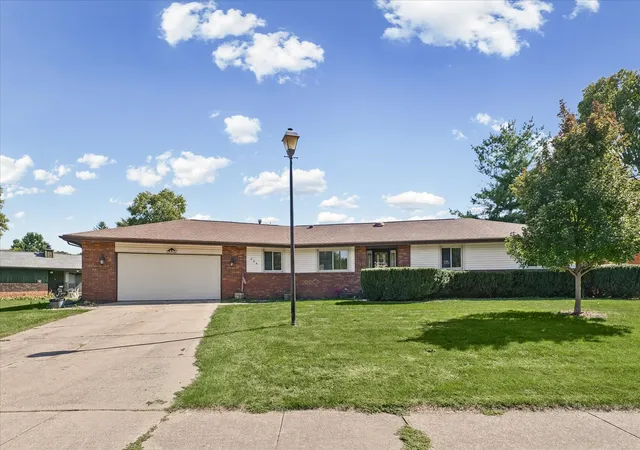 Photo 2 of Single family home for sale at 304 Carrie Ave, Urbana, IL 61802 | MLS# 12781553 | Listing updated on 2026-10-09