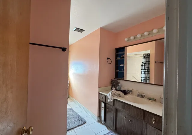 Photo 4 of Single family home for sale at 1220 N Lind Ave, Berkeley, IL 60163 | MLS# 12781555 | Listing updated on 2026-10-16