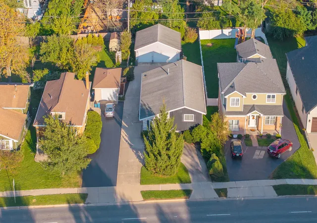 Photo 4 of Single family home for sale at 4517 Belmont Rd, Downers Grove, IL 60515 | MLS# 12781565 | Listing updated on 2026-10-22