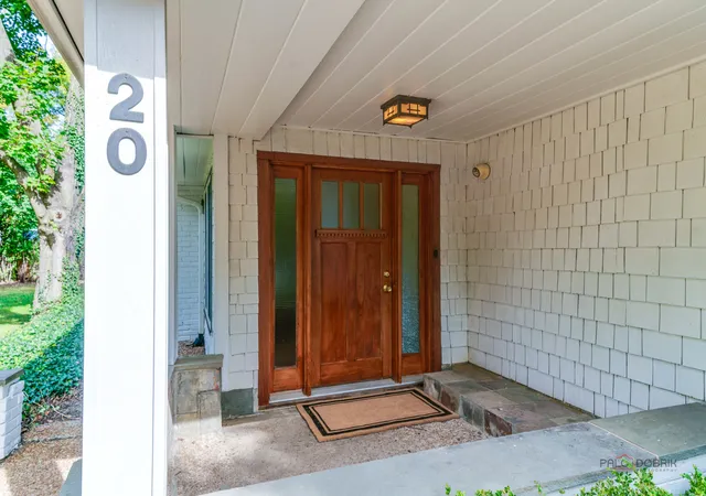 Photo 3 of Single family home for sale at 20 W Old Elm Rd, Lake Forest, IL 60045 | MLS# 12781572 | Listing updated on 2026-10-09