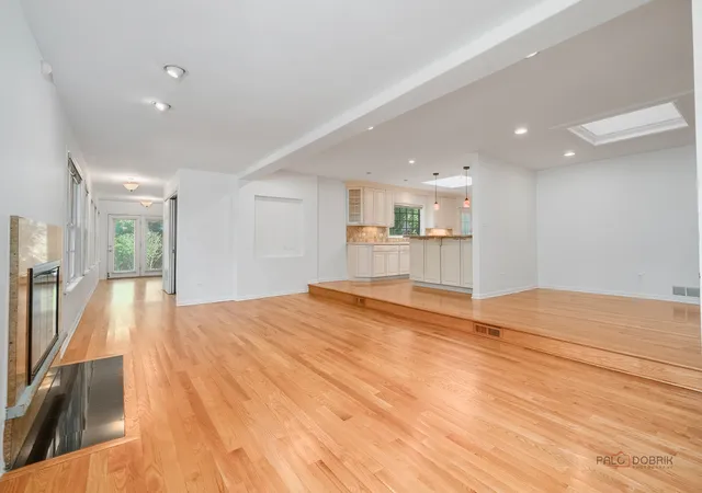 Photo 4 of Single family home for sale at 20 W Old Elm Rd, Lake Forest, IL 60045 | MLS# 12781572 | Listing updated on 2026-10-09