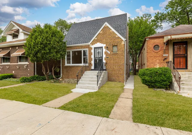 Photo 2 of Single family home for sale at 9606 S Morgan St, Chicago, IL 60643 | MLS# 12781578 | Listing updated on 2026-10-09