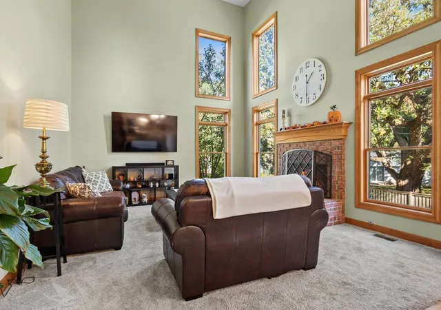 Photo 4 of Single family home for sale at 543 Larium Ln, Crystal Lake, IL 60012 | MLS# 12781580 | Listing updated on 2026-10-29