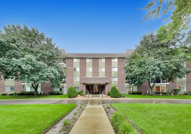 Condo for sale at 1030 S Fernandez Ave #2B, Arlington Heights, IL 60005 | MLS# 12781604