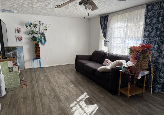 Photo 2 of Single family home for sale at 421 North Ave, Lockport, IL 60441 | MLS# 12781605 | Listing updated on 2026-10-09