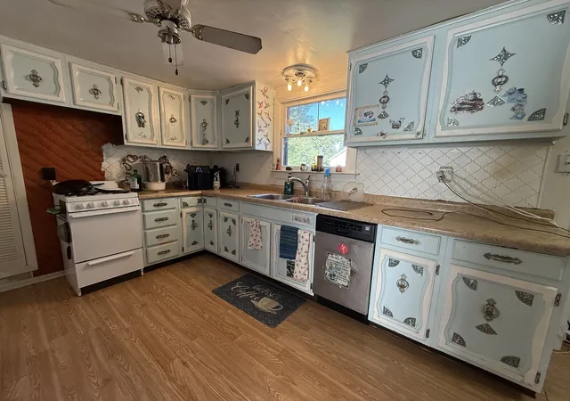 Photo 4 of Single family home for sale at 421 North Ave, Lockport, IL 60441 | MLS# 12781605 | Listing updated on 2026-10-09