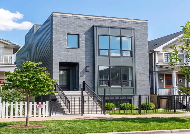 Single family home for sale at 3041 N Leavitt St, Chicago, IL 60618 | MLS# 12781609