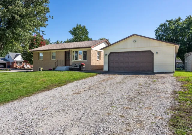 Photo 1 of Single family home for sale at 402 4th Avenue W, Andalusia, IL 61232 | MLS# 12781612 | Listing updated on 2026-10-22