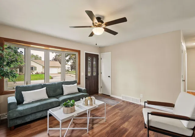 Photo 4 of Single family home for sale at 402 4th Avenue W, Andalusia, IL 61232 | MLS# 12781612 | Listing updated on 2026-10-22