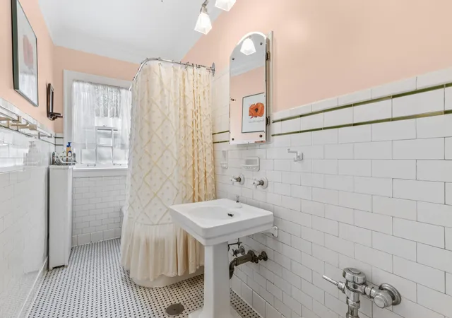 Photo 3 of Condo for sale at 482 Sheridan Rd #1, Evanston, IL 60202 | MLS# 12781628 | Listing updated on 2026-10-09