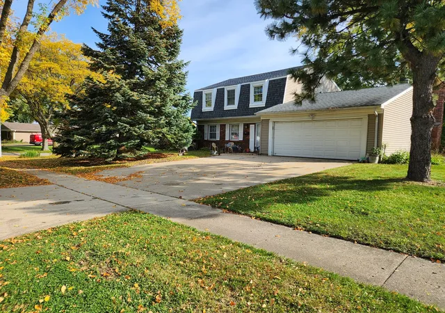 Photo 1 of Single family home for sale at 25 Emerson Dr, Schaumburg, IL 60194 | MLS# 12781703 | Listing updated on 2026-10-11