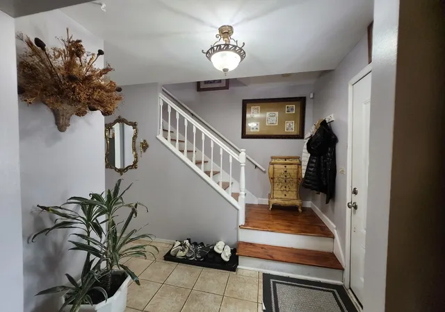 Photo 3 of Single family home for sale at 25 Emerson Dr, Schaumburg, IL 60194 | MLS# 12781703 | Listing updated on 2026-10-10