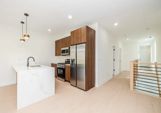 Listing Photo 5 - Condo for sale in building located at 2917 W Arthington St, Chicago, IL 60612