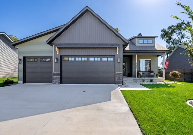 Single family home for sale at 4915 Willow Cir, Davenport, IA 52806 | MLS# 12781708