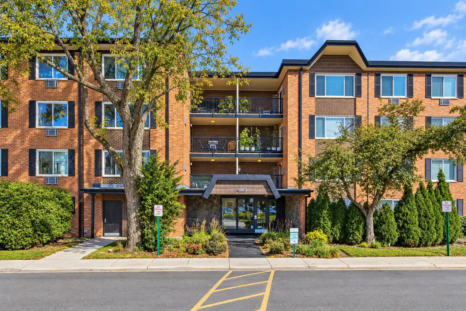 Listing Photo 1 - Condo for sale in 1207 S Old Wilke Rd located at 1207 S Old Wilke Rd, Arlington Heights, IL 60005 - Unit #210