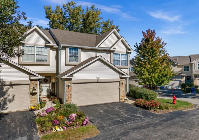 Photo 2 of Townhouse for sale at 8206 Sierra Woods Ct, Carpentersville, IL 60110 | MLS# 12781738 | Listing updated on 2026-10-10