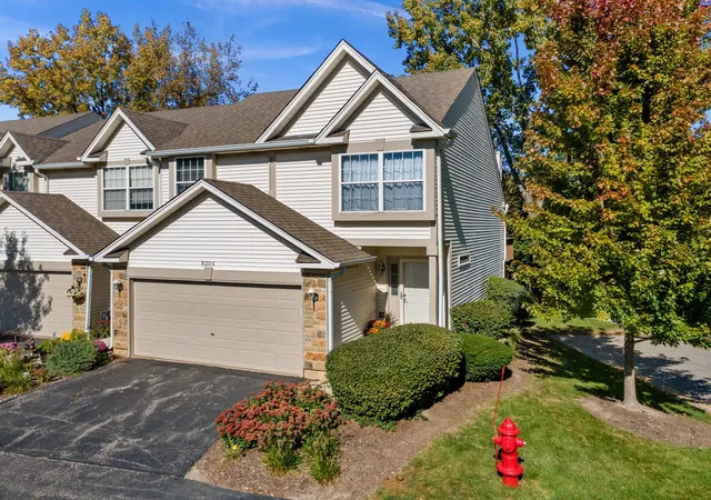 Photo 3 of Townhouse for sale at 8206 Sierra Woods Ct, Carpentersville, IL 60110 | MLS# 12781738 | Listing updated on 2026-10-10