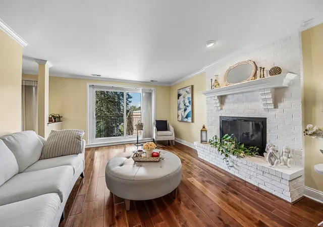 Photo 4 of Condo for sale at 701 Lake Hinsdale Dr #201, Willowbrook, IL 60527 | MLS# 12781754 | Listing updated on 2026-10-22
